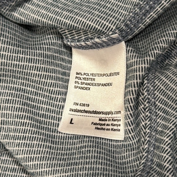 Avalanche flattering fit half zip large - Picture 7 of 8